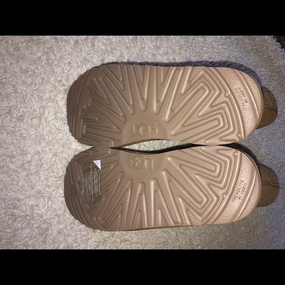 UGG - Picture 12 of 12